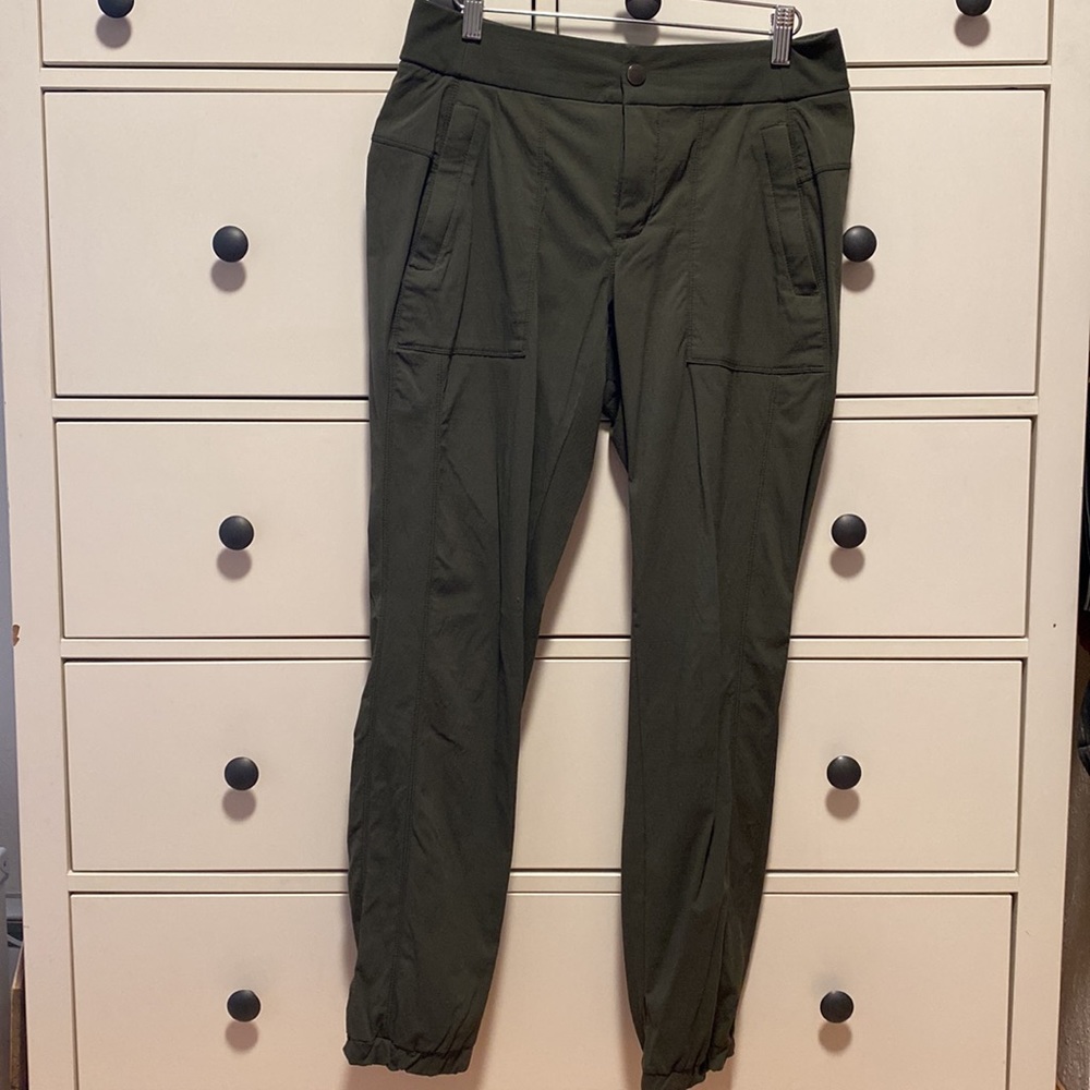 Size 4 khaki olive Athleta hiking joggers.